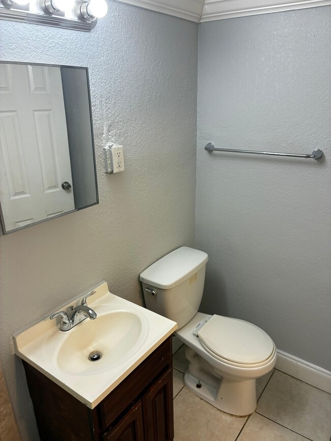 Building Photo - 311 W Ashley St