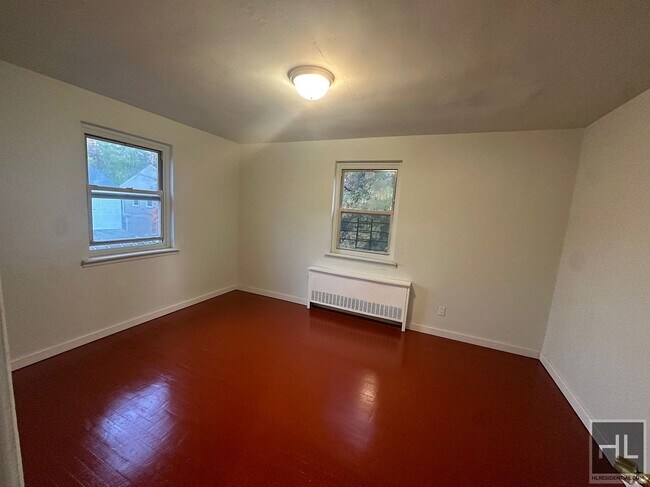 Building Photo - 76 AVENUE