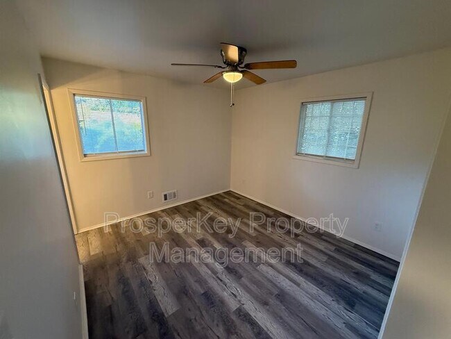 Building Photo - 1159 Tamarack Trail