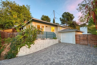 Building Photo - 1850 Kaweah Dr