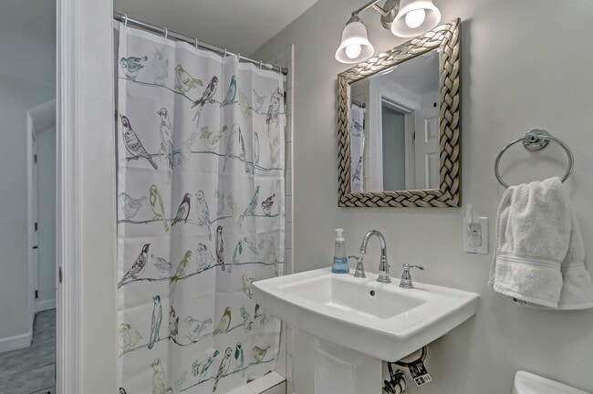 Building Photo - 6612 Kerns Rd