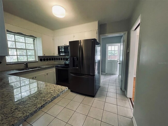 Building Photo - 1039 S Frankland Rd