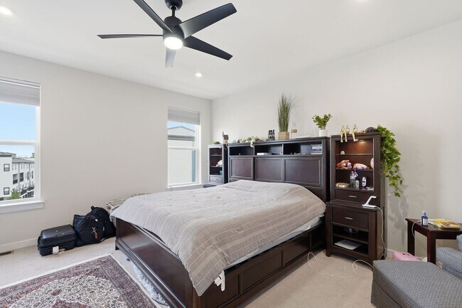 Building Photo - Perfectly positioned near the vibrant shopping and dining destination of One Loudoun, this reside...