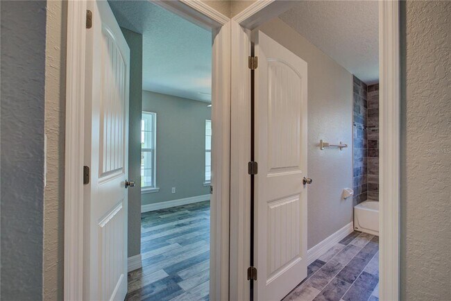 Building Photo - 129 Glades Dr