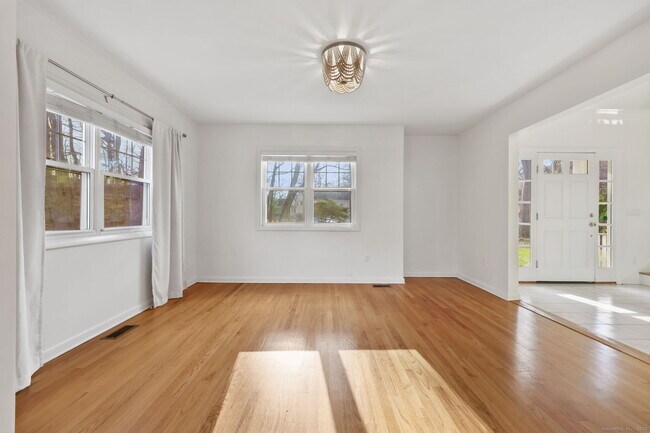 Building Photo - 53 Midbrook Ln