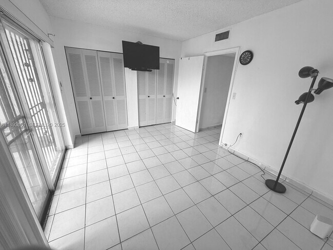 Building Photo - 300 NW 42nd Ave