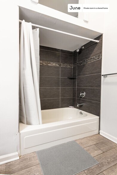 Building Photo - Room in Shared 3 bed/2 bath home