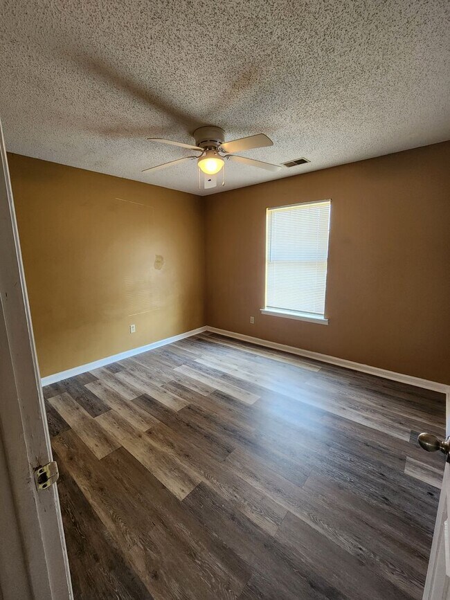 Building Photo - 102 Crosby Dr