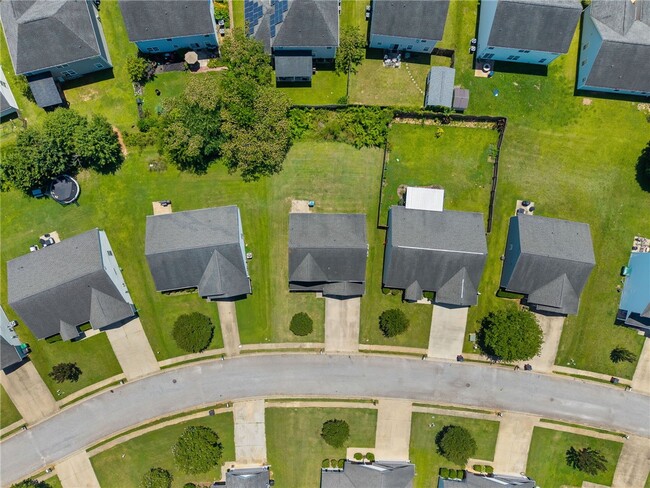 Building Photo - 414 Bentridge Dr