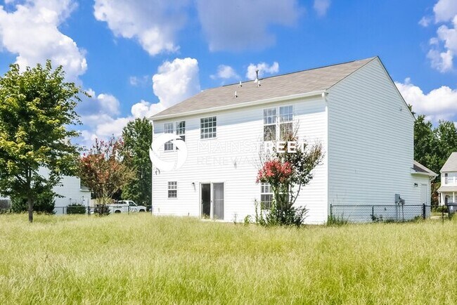 Building Photo - 4 Bedroom Pet-Friendly Home in Smithfield, NC with Main Street Renewal