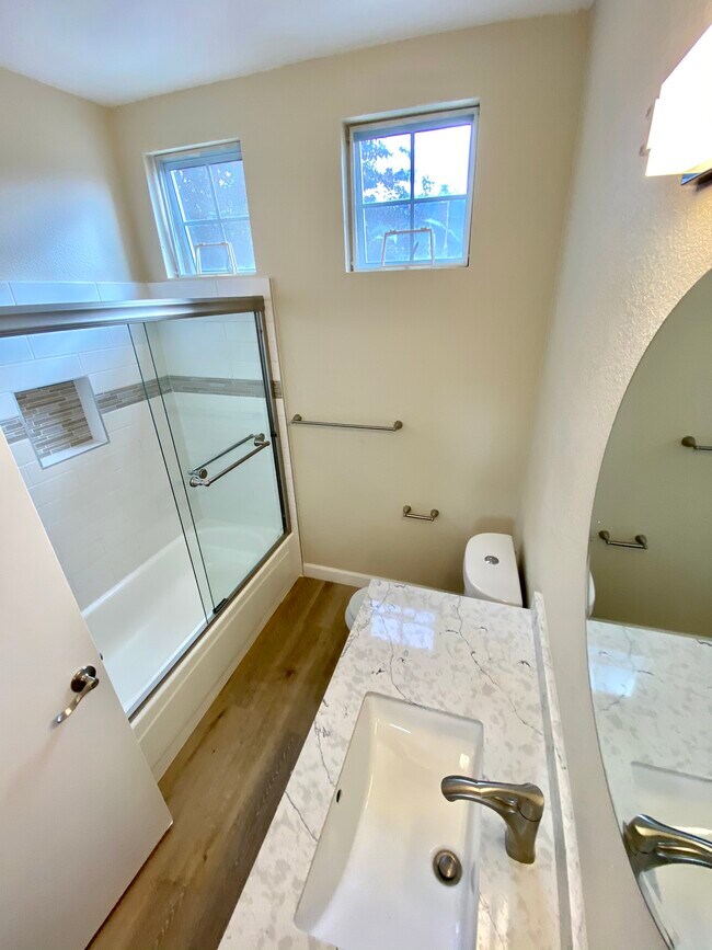 Bath #2 Shower-Tub - 4204 3rd Ave
