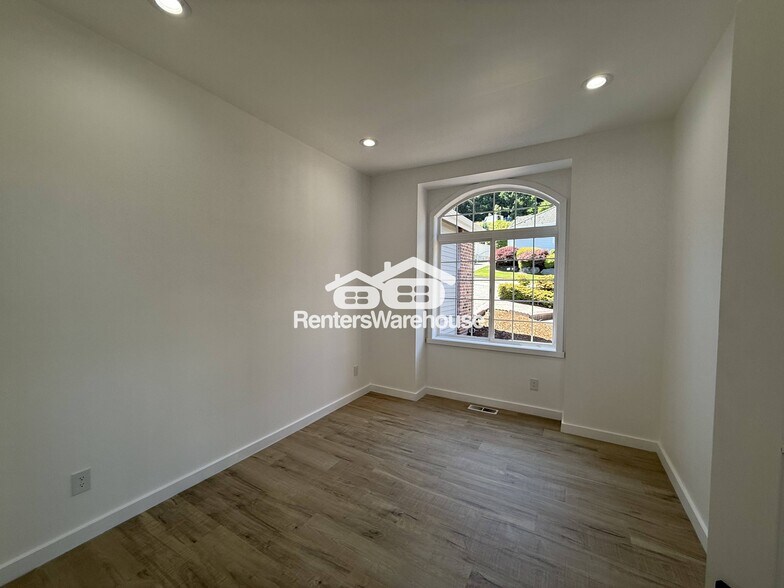Building Photo - 2805 Chambers Bay Dr