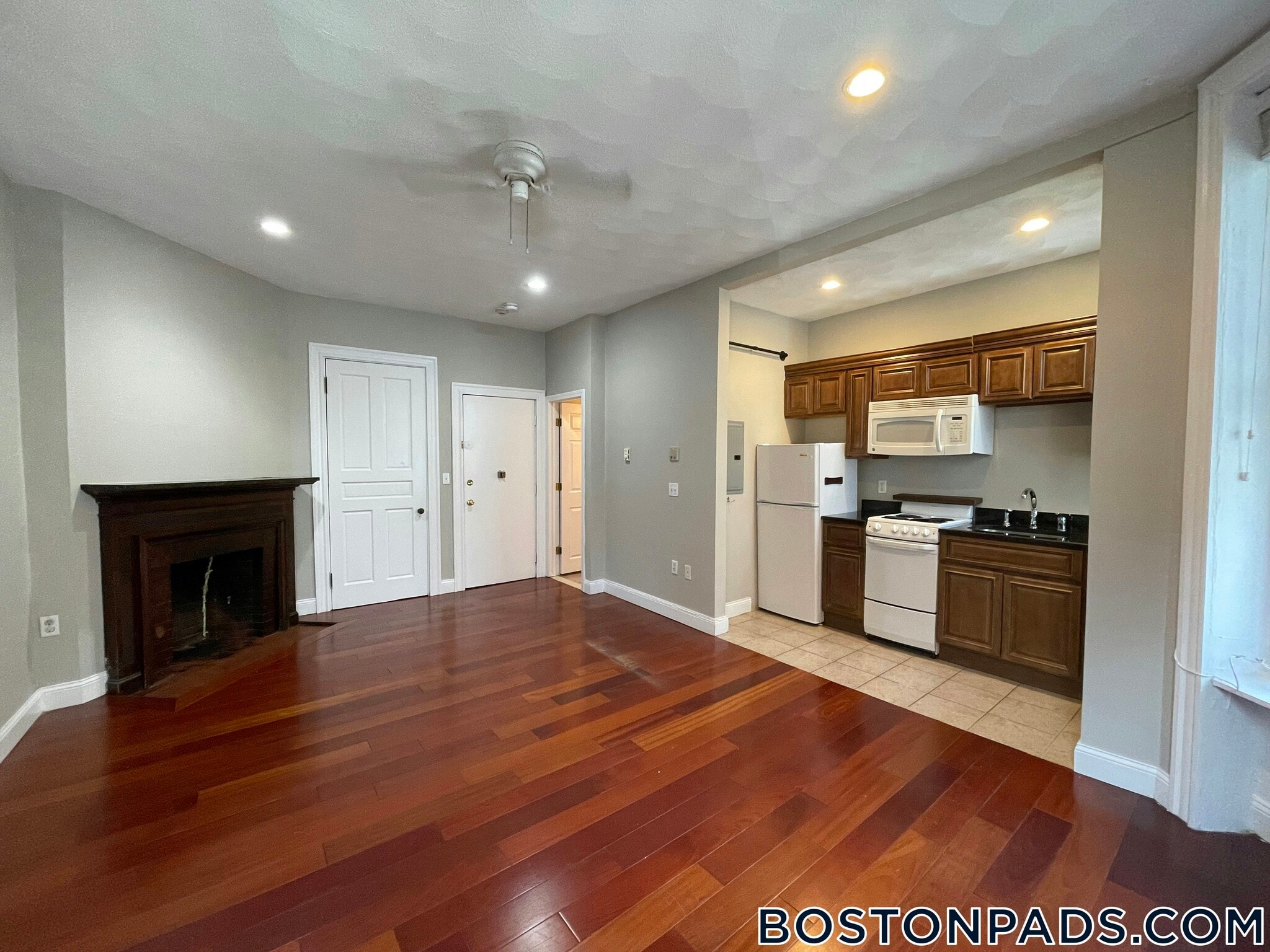 Building Photo - 250 Newbury St