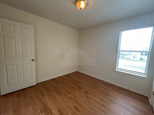 Building Photo - 1407 Dugger Cir