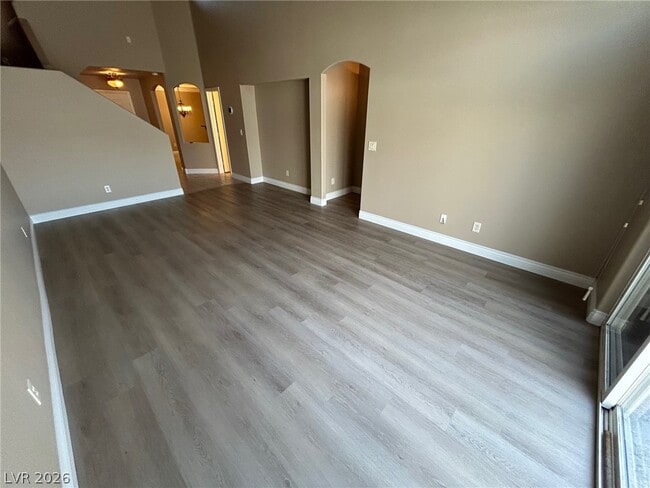 Building Photo - 907 Majestic Oak St