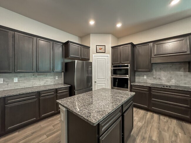 Building Photo - 1212 Ash St