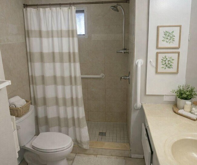 Building Photo - 1 Circle Dr