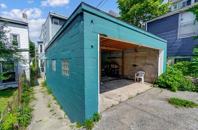 Building Photo - 2228 Reading Rd