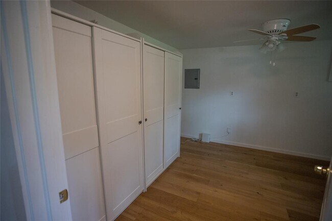 Building Photo - 202 W Crestland Dr