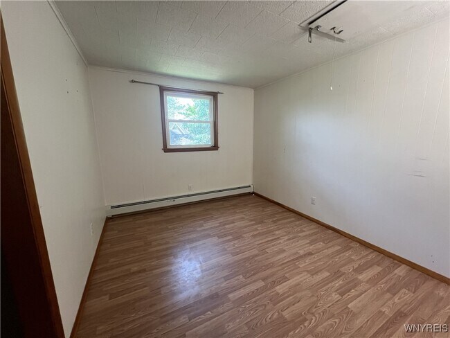 Building Photo - 820 Cayuga Creek Rd