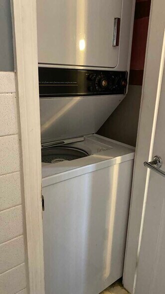 Building Photo - 72 Holyoke St