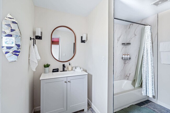 Building Photo - 301 S Front St