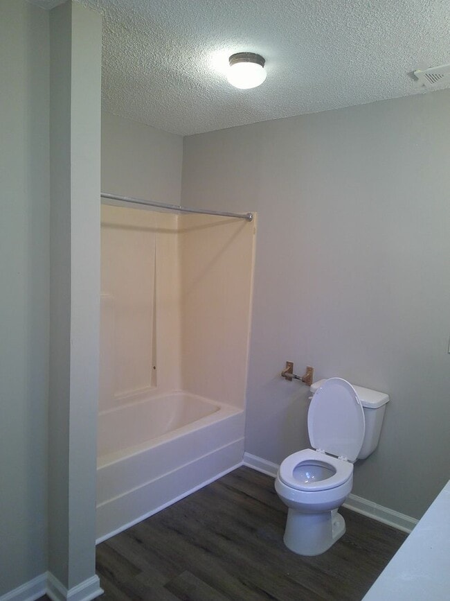 Building Photo - 779 Ridge Crest Dr