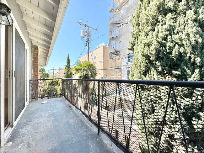 Building Photo - 1445 S Sherbourne Dr