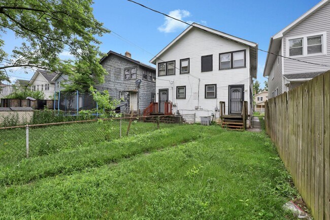 Building Photo - 657-659-659 S Burgess Ave