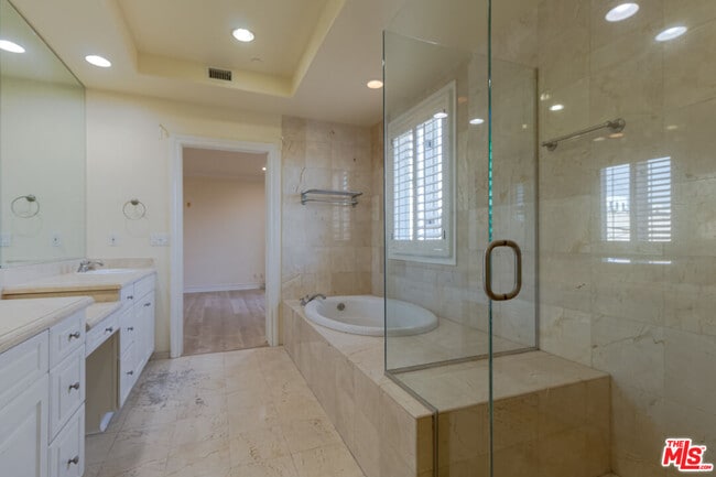 Building Photo - 132 Crescent Dr