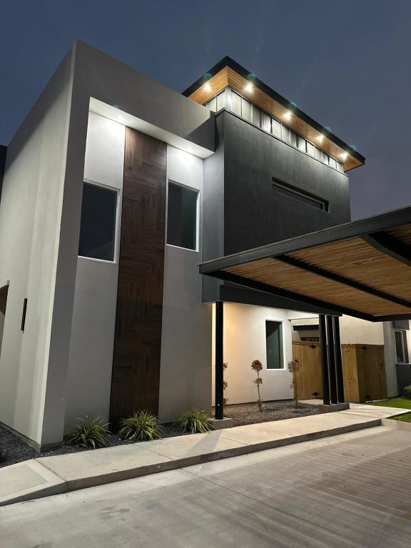 Building Photo - 310 E Rogers Rd