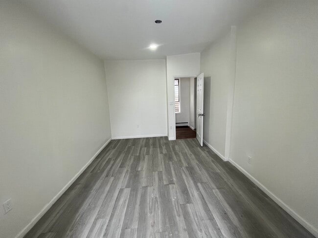 Building Photo - 129 Highland Ave