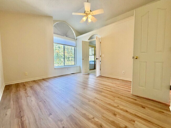 Building Photo - 717 E Hundley Hvn Cir