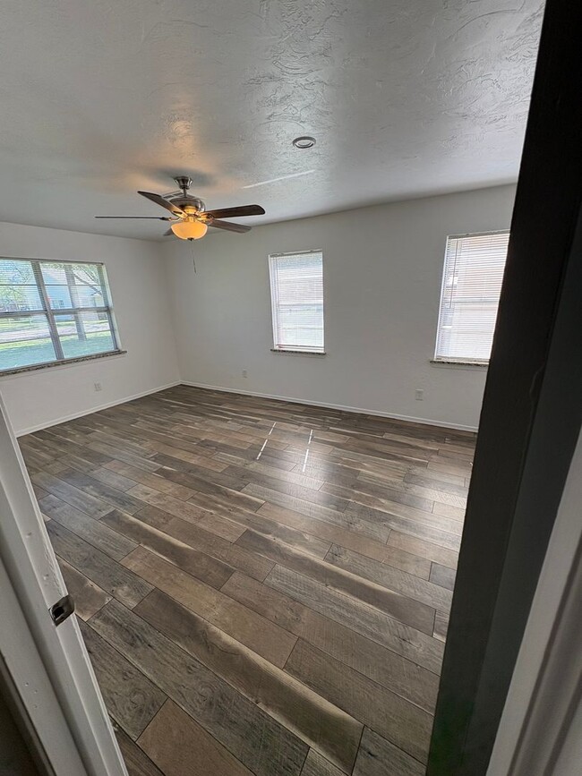 Building Photo - Charming 2BR Brick House in Wanette