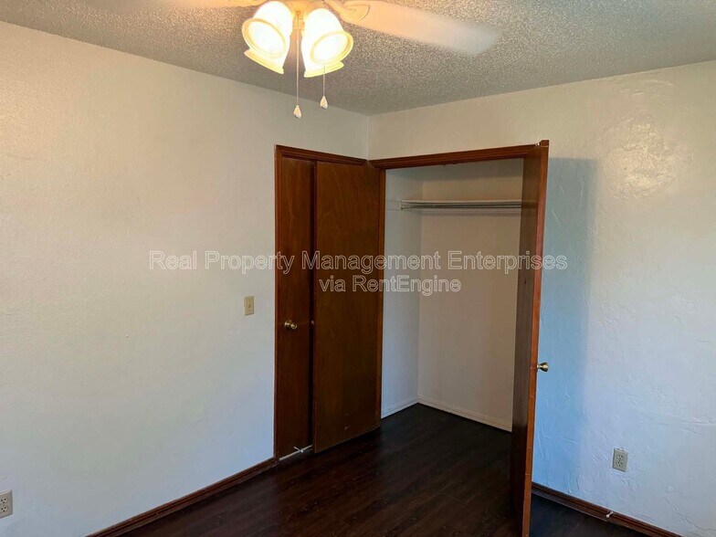 Building Photo - 1803 Sandrock Rd