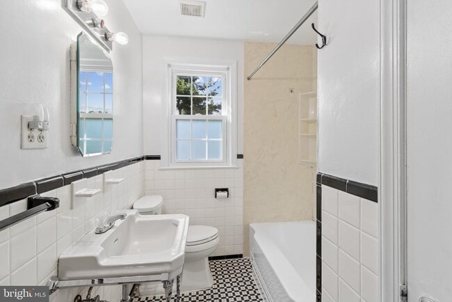 Building Photo - 15118 Liberty Grove Dr