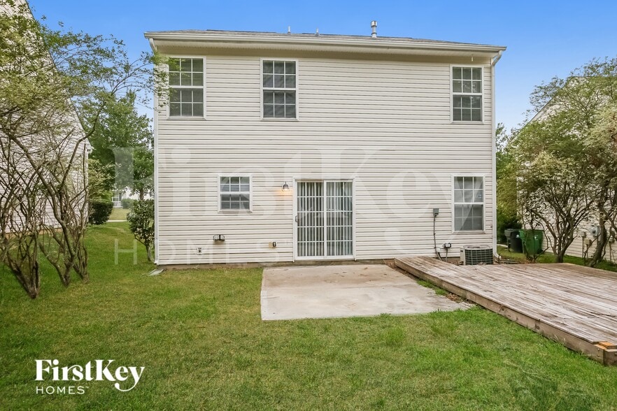 Building Photo - 9143 Simonton Dr