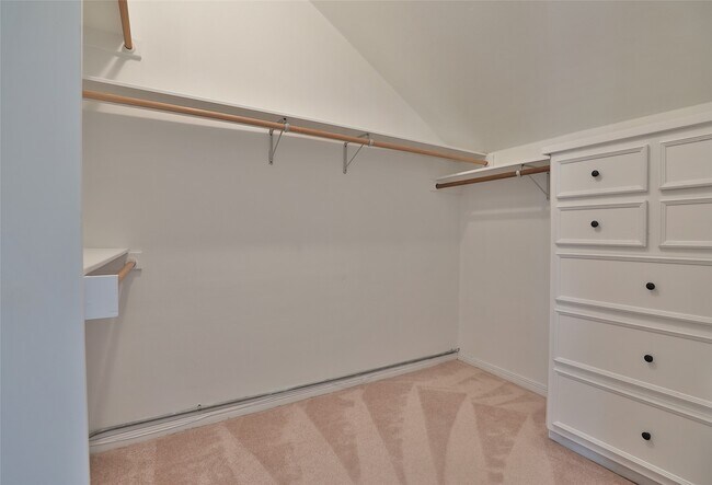 Building Photo - 423 W 32nd St