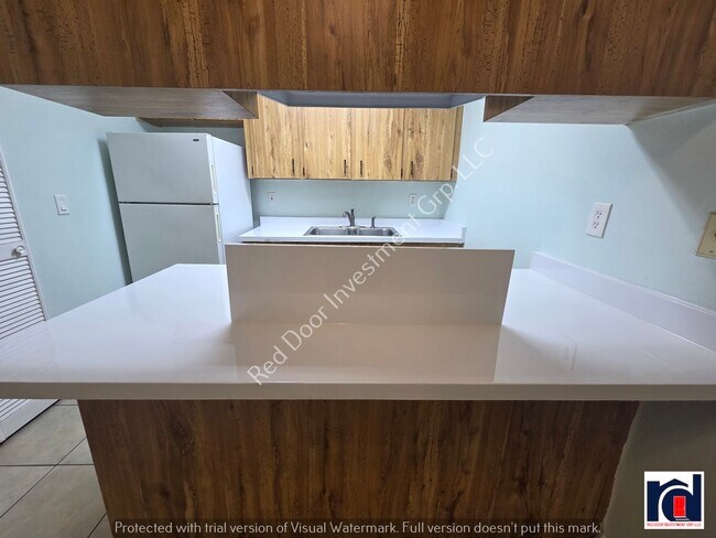 Building Photo - 2 Bedroom 2 Bath w/ Washer & Dryer~ Move i...