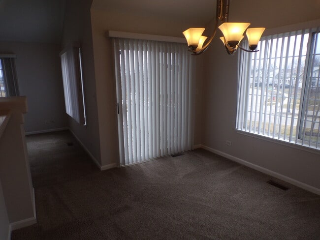 Building Photo - 583 S Parkside Dr