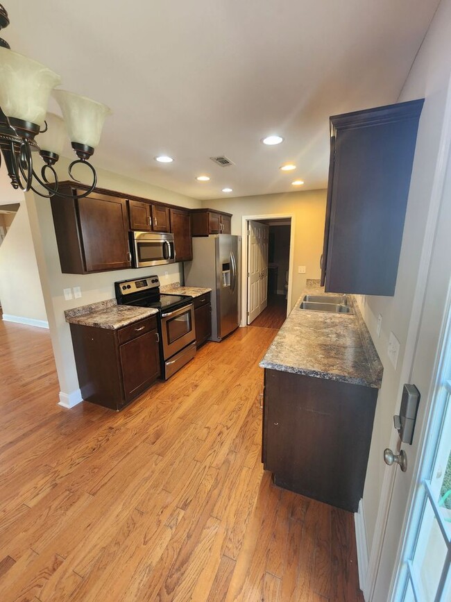 Building Photo - 4 Bedroom Home in the Reserve Neighborhood with Garage and Washer/Dryer Included