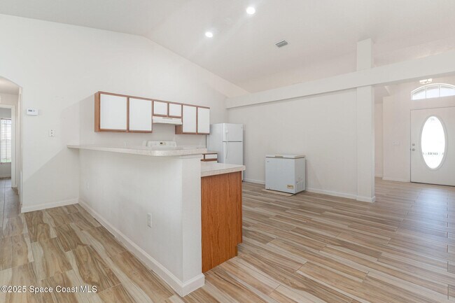 Building Photo - 1715 San Filippo Dr SE