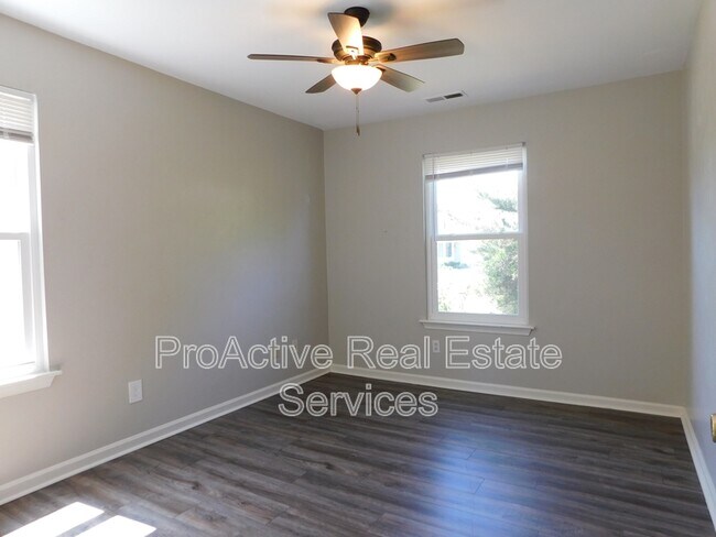 Building Photo - 1433 Drumheller Dr