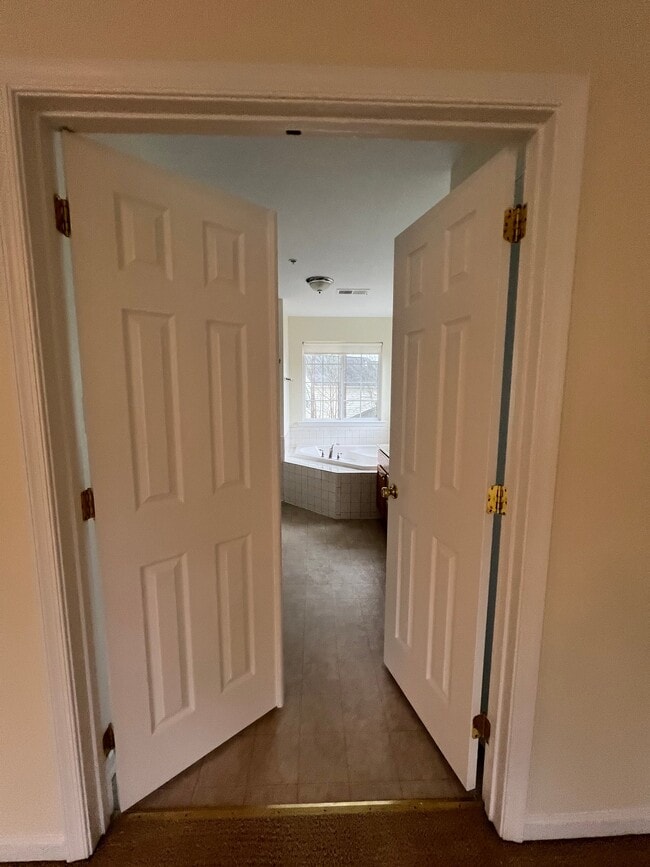 Building Photo - 45593 Pleasant Mill Dr
