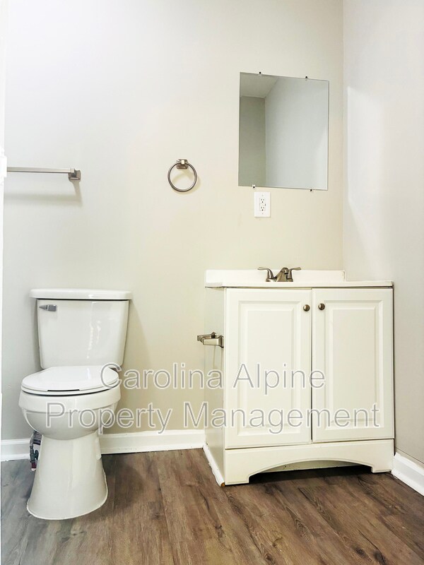 Building Photo - 110 Martin St