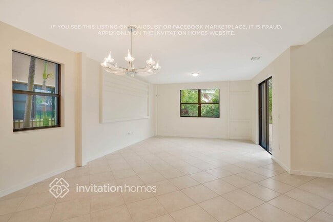 Building Photo - 132 NE 27th Terrace