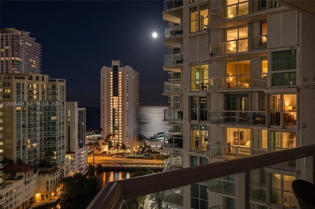 Building Photo - 16500 Collins Ave