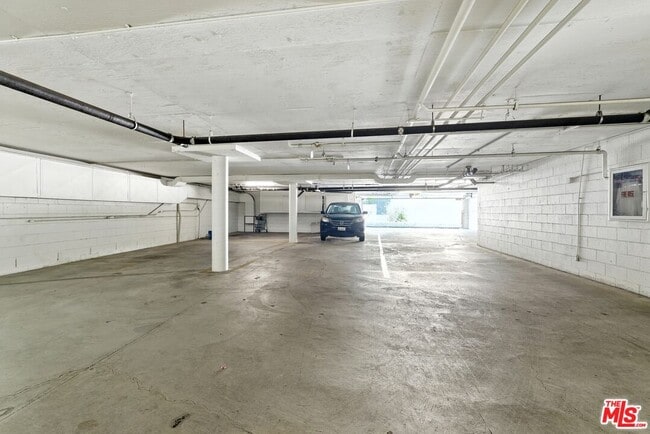 Building Photo - 1310 S Roxbury Dr