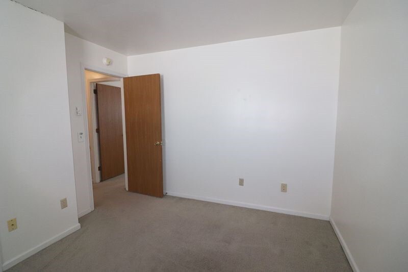 Building Photo - 40 Oriole Dr