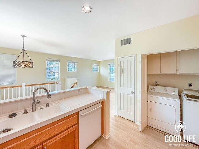 Building Photo - SD: Comfortable 2BD/2BA Townhome in Carmel Mountain Ranch with Community Pool, Attached Garage & ...